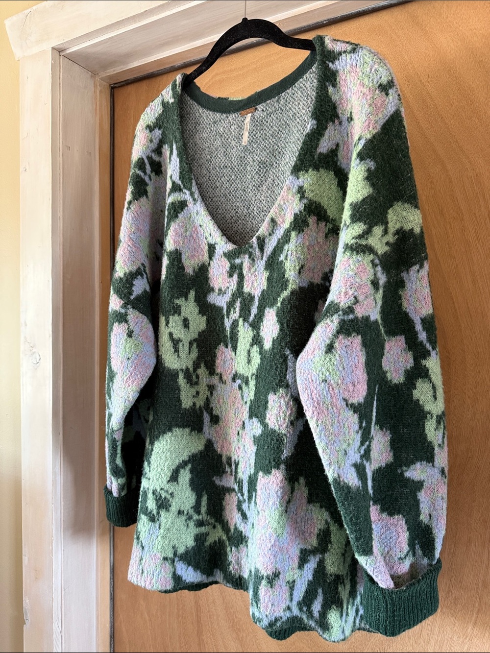 Free People Primrose Floral Tunic Sweater Oversized V-Neck Fuzzy Boho Women’s L - Picture 10 of 10